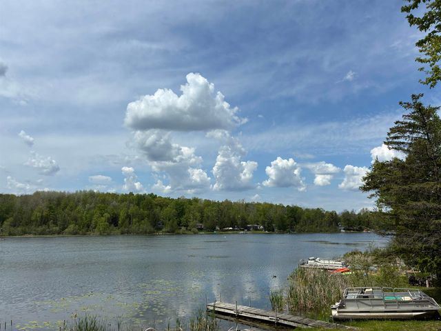 5882 Lakeside Drive, Gladwin, MI 48624