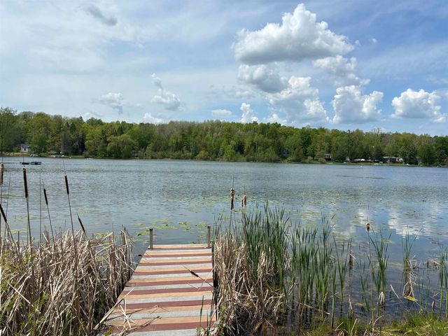 5882 Lakeside Drive, Gladwin, MI 48624