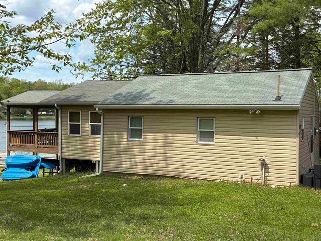 5882 Lakeside Drive, Gladwin, MI 48624