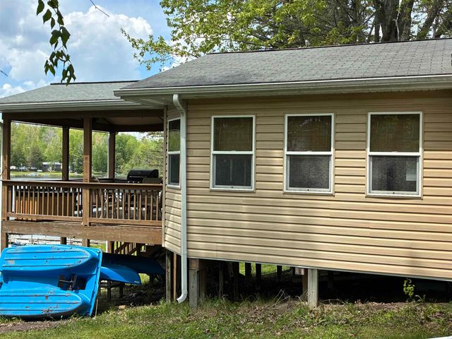 5882 Lakeside Drive, Gladwin, MI 48624
