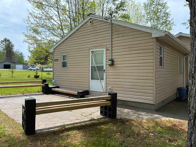 5882 Lakeside Drive, Gladwin, MI 48624