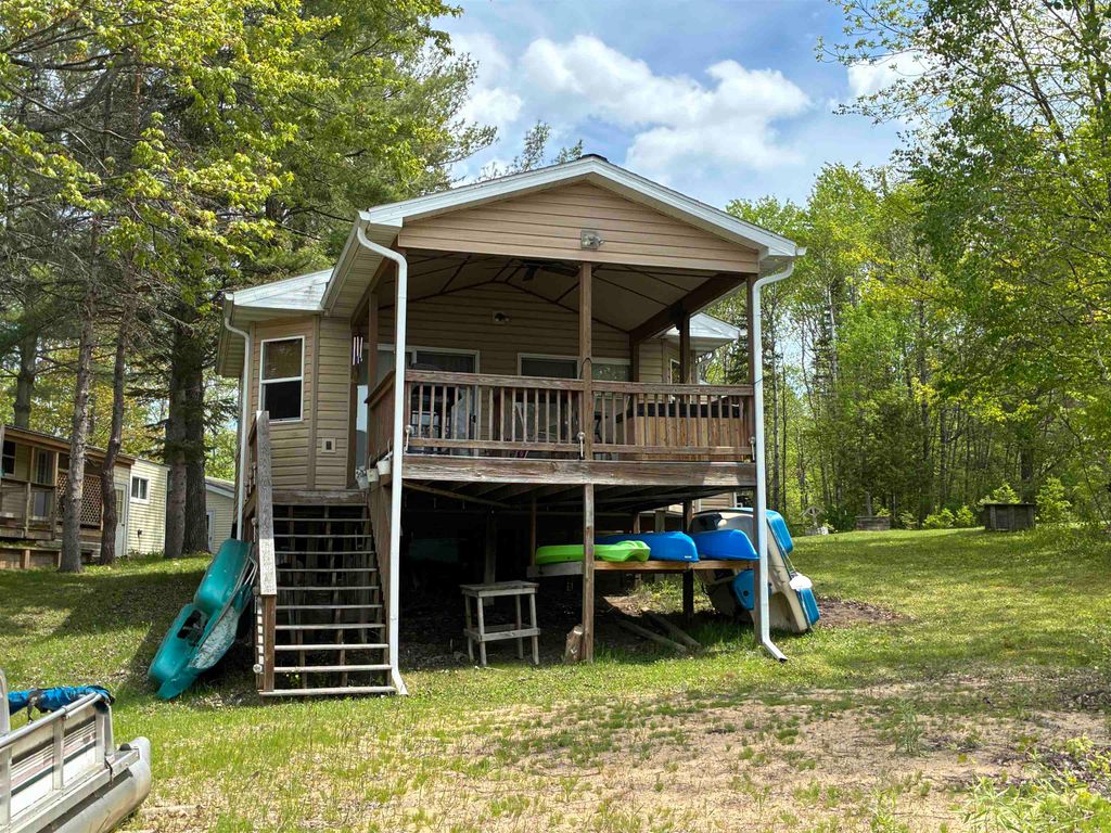 5882 Lakeside Drive, Gladwin, MI 48624
