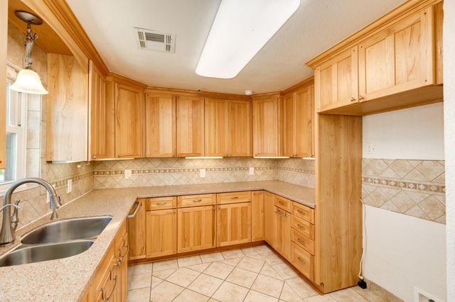 411 Sailfish Lane 101, Freeport, TX 77541