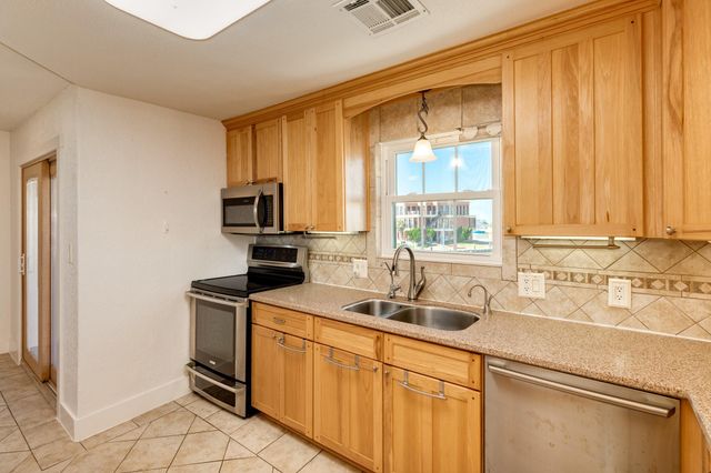 411 Sailfish Lane 101, Freeport, TX 77541