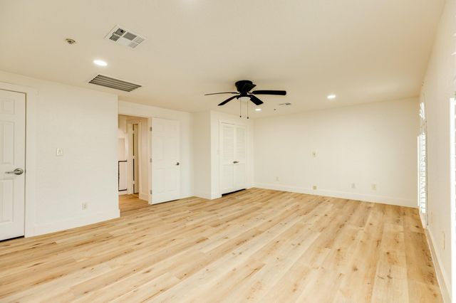 411 Sailfish Lane 101, Freeport, TX 77541