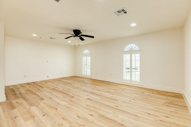 411 Sailfish Lane 101, Freeport, TX 77541