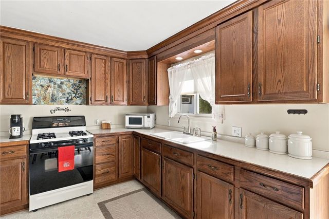 123 Chesterton Road, Greece, NY 14626
