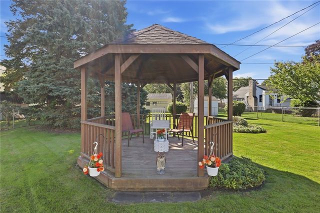 123 Chesterton Road, Greece, NY 14626