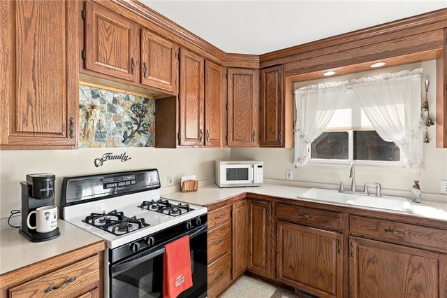 123 Chesterton Road, Greece, NY 14626