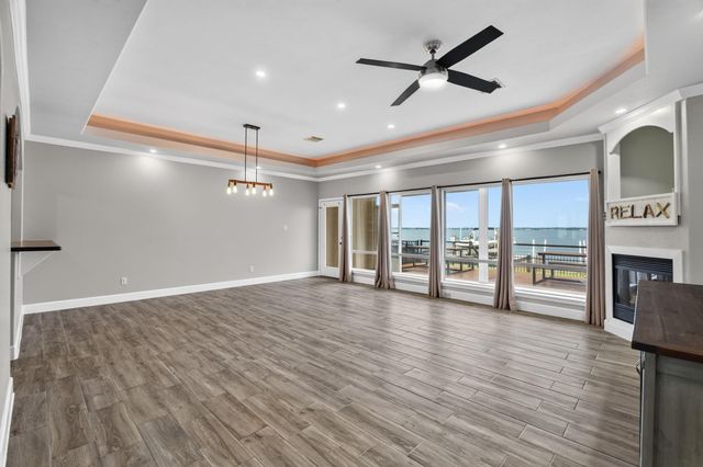 6 Regency Point, Montgomery, TX 77356