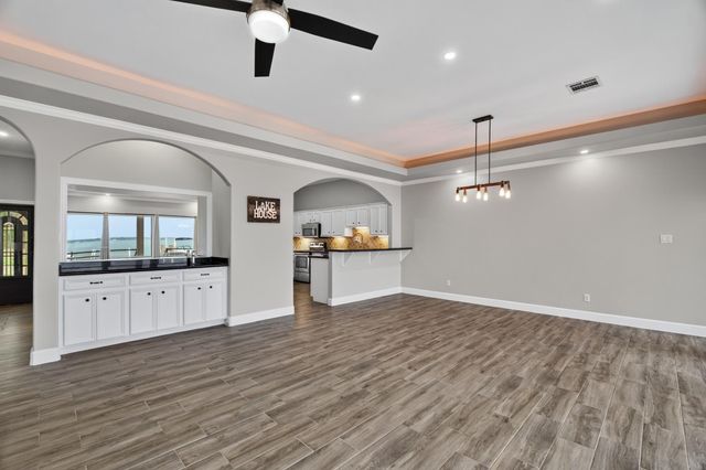 6 Regency Point, Montgomery, TX 77356