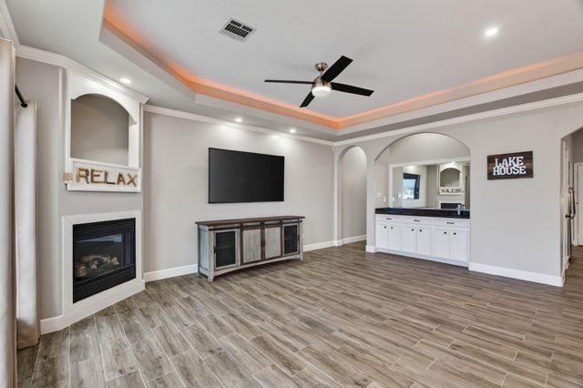 6 Regency Point, Montgomery, TX 77356