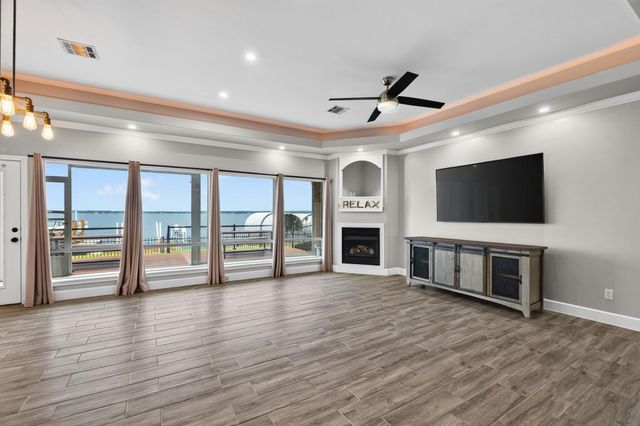 6 Regency Point, Montgomery, TX 77356
