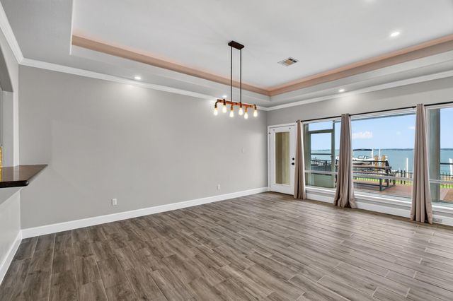 6 Regency Point, Montgomery, TX 77356