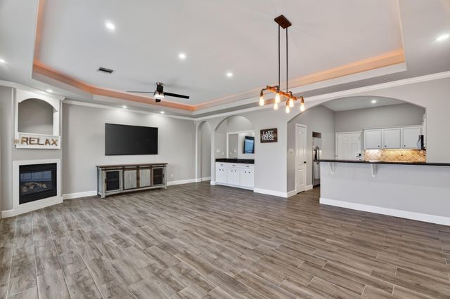 6 Regency Point, Montgomery, TX 77356