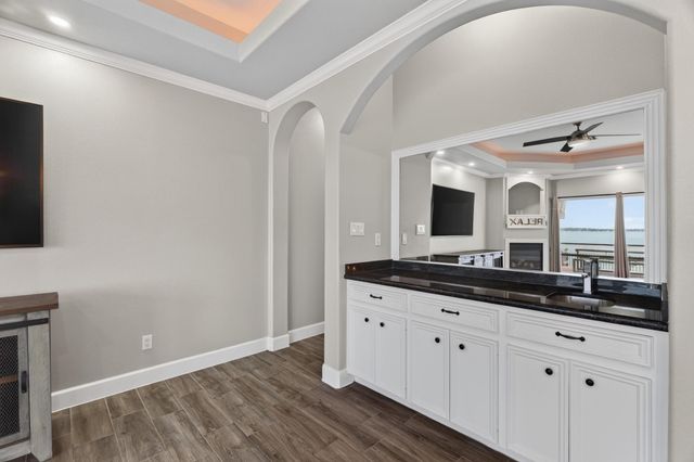 6 Regency Point, Montgomery, TX 77356