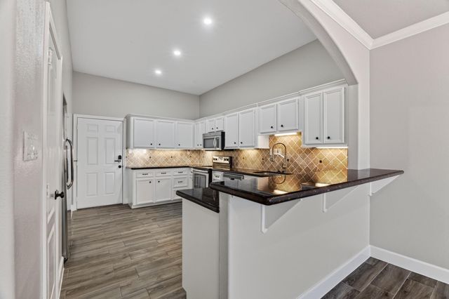 6 Regency Point, Montgomery, TX 77356