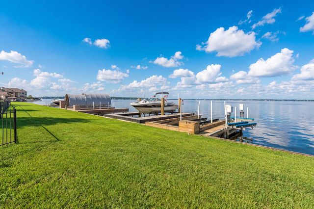 6 Regency Point, Montgomery, TX 77356