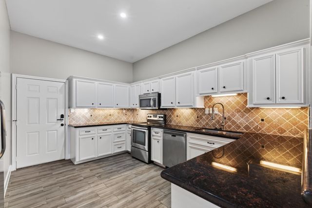 6 Regency Point, Montgomery, TX 77356