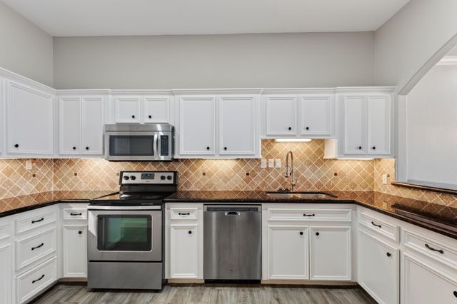 6 Regency Point, Montgomery, TX 77356