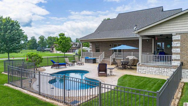 210 McKenna Dr, Kevil, KY 42053