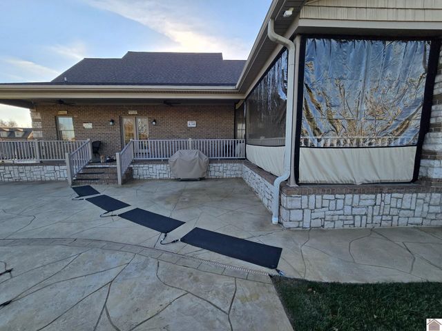 210 McKenna Dr, Kevil, KY 42053