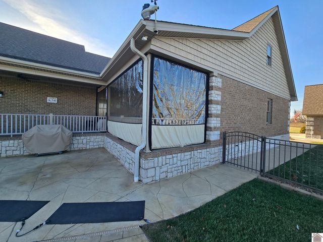 210 McKenna Dr, Kevil, KY 42053