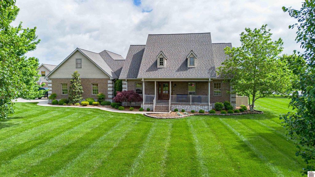 210 McKenna Dr, Kevil, KY 42053