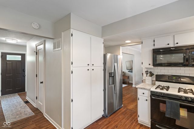 8250 Shadow Circle, Indianapolis, IN 46260