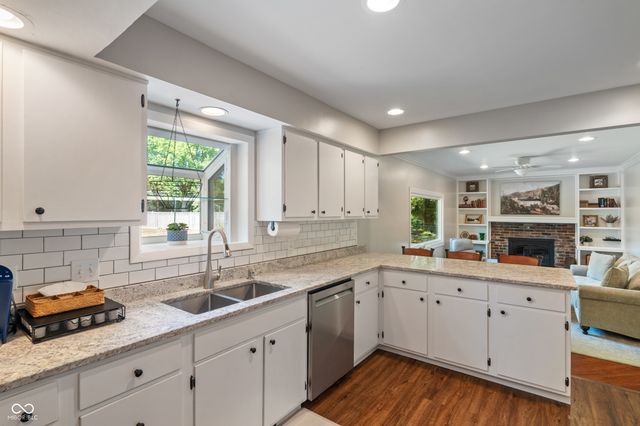 8250 Shadow Circle, Indianapolis, IN 46260