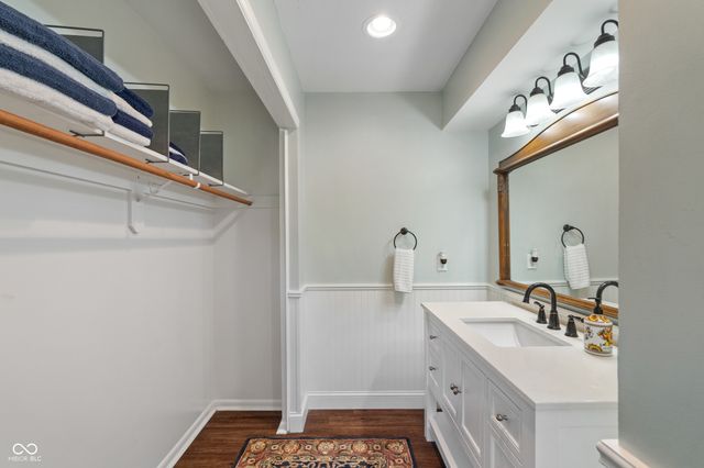 8250 Shadow Circle, Indianapolis, IN 46260