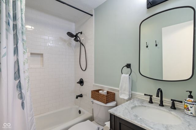 8250 Shadow Circle, Indianapolis, IN 46260