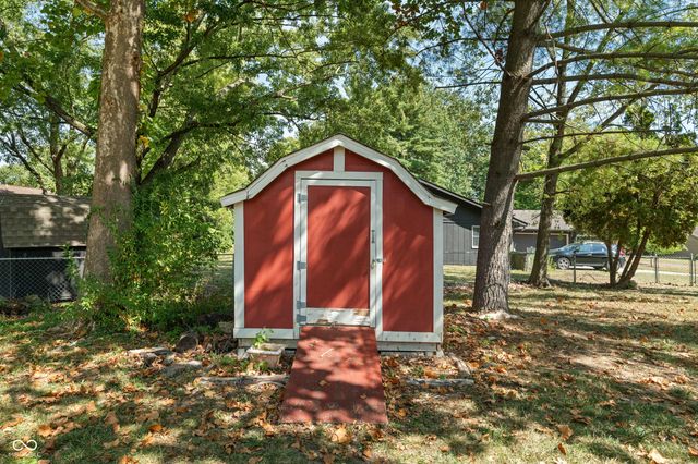 8250 Shadow Circle, Indianapolis, IN 46260