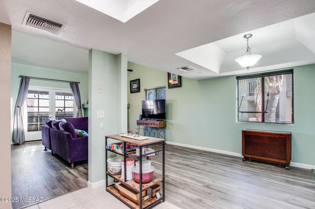 8271 N Oracle Rd Apt 252, Tucson, AZ 85704