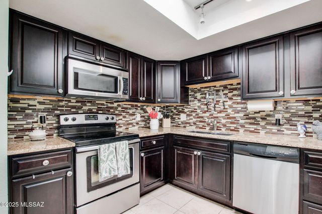 8271 N Oracle Rd Apt 252, Tucson, AZ 85704