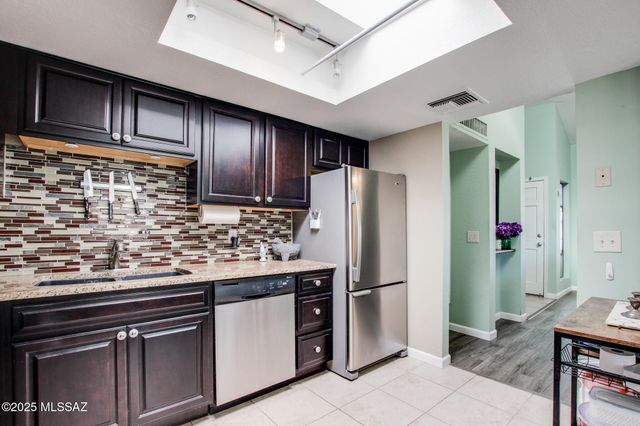 8271 N Oracle Rd Apt 252, Tucson, AZ 85704