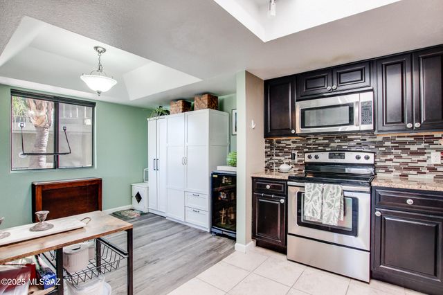 8271 N Oracle Rd Apt 252, Tucson, AZ 85704