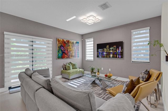 4608 NW 83rd Pkwy 0, Doral, FL 33166