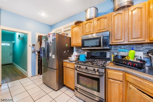 8312 1St Ave, North Bergen Twp., NJ 07047