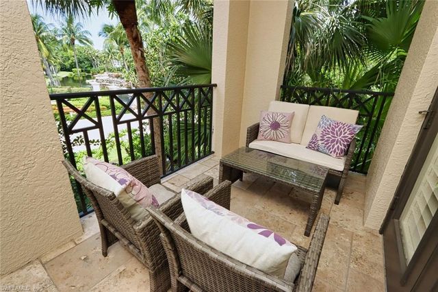 2868 Tiburon BLVD E 102, Naples, FL 34109