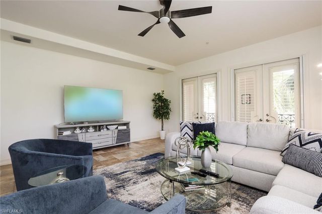 2868 Tiburon BLVD E 102, Naples, FL 34109