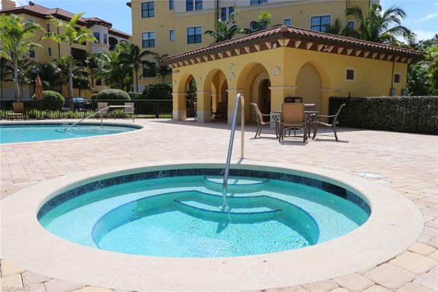 2868 Tiburon BLVD E 102, Naples, FL 34109