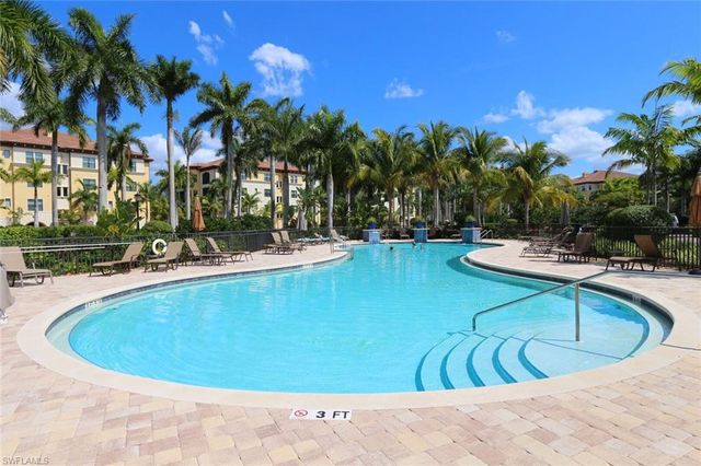 2868 Tiburon BLVD E 102, Naples, FL 34109