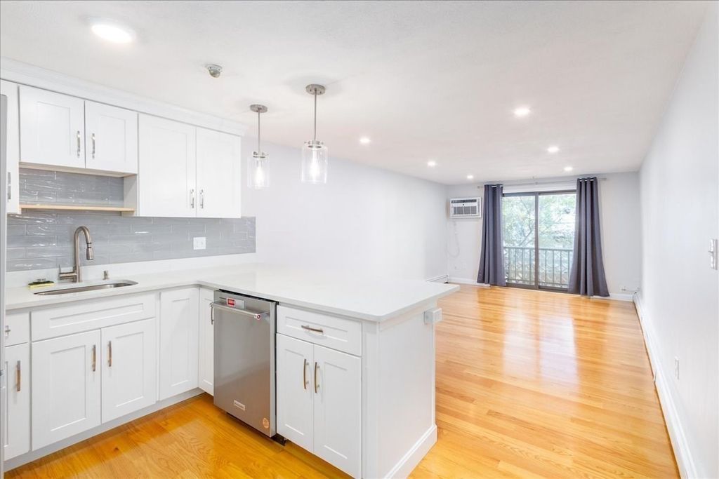 29 Harvard Ave. 37, Medford, MA 02155
