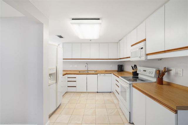 1255 N GULFSTREAM AVENUE 1407, Sarasota, FL 34236