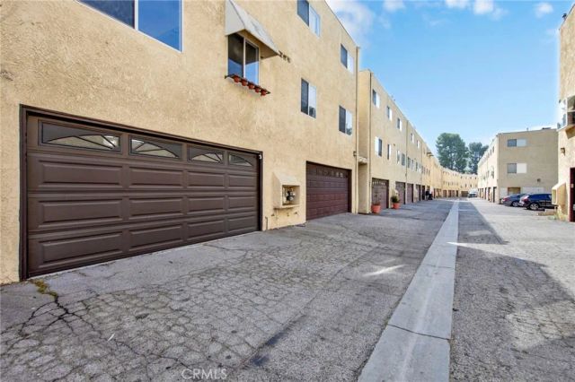 9745 Via Roma, Burbank, CA 91504