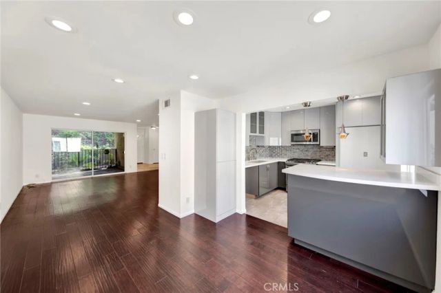 9745 Via Roma, Burbank, CA 91504