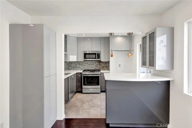 9745 Via Roma, Burbank, CA 91504