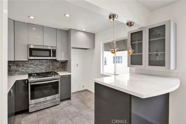 9745 Via Roma, Burbank, CA 91504
