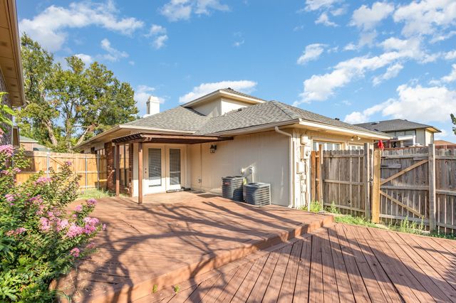 2921 Menlo Park Lane, Carrollton, TX 75007